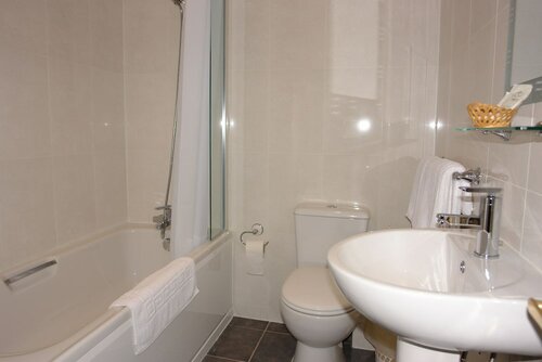 The Edgbaston Palace Hotel, Varaa Hotelli Hotellit West Midlands pysäköinnillä, Pysäköinti