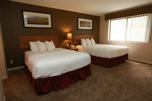 Sterling Hotel and Suites, Забронировать Отель Клив Айова