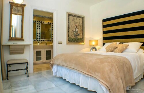 Fabulous Villa 200 M From Beach, Забронировать Вилла Марбелья Коста-дель-Соль