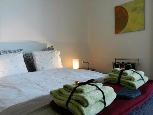 Blue Wall BnB - business apartments, Book Apartment Gebenstorf 