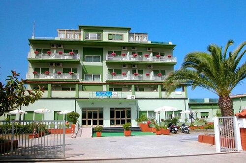 Hotel Germania, Забронировать Отель Прая-а-Маре Калабрия, рядом с Железнодорожный вокзал Прая-Аета-Тортора