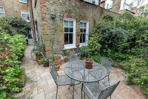 JOIVY 2 Bed Flat With Garden Next to Battersea Park!, Забронировать Отель Отели Большого Лондона с парковкой, Парковка