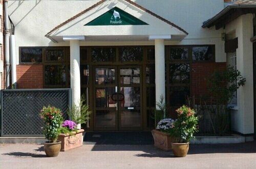 Hotel La Poularde, Rezerwuj Hotel Gien 