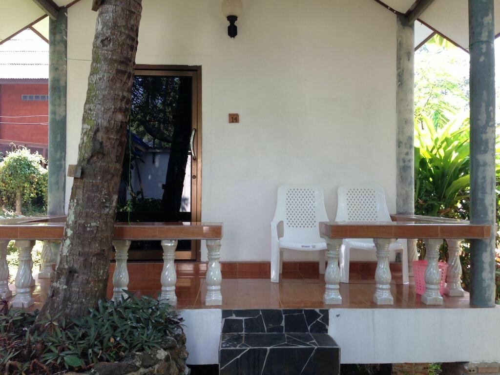 cher lonely beach resort Koh chang