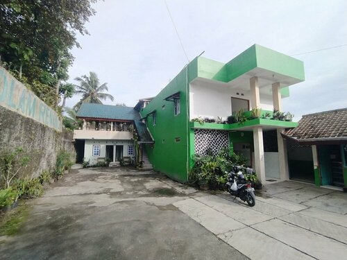 OYO 3897 Fajar Guest House, Prenota Affittacamere Hotel a Badung con parcheggio, Parcheggio
