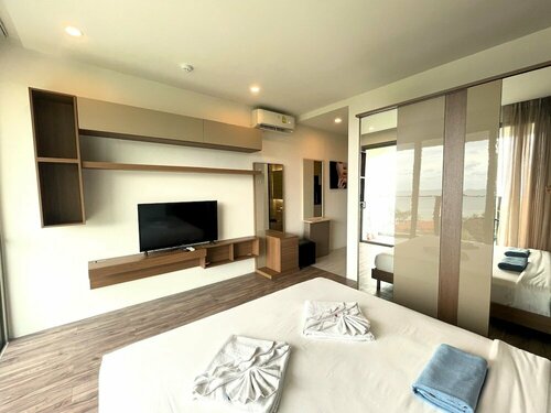 Sea view apartment at Oceana by Lofty, Забронировать Апартаменты/квартира Отели Пхукета с бассейном, Бассейн