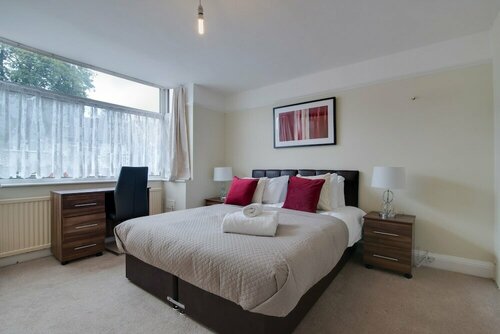 Newark House - 2 Bedroom Apartment, Забронировать Апартаменты/квартира Отели Лутон с парковкой, Парковка