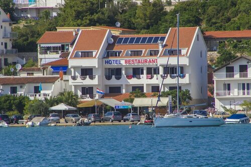Hotel Plava Laguna, Rezerwuj Hotel Tijesno 