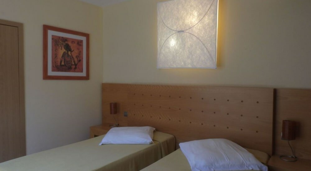 Lam Hotel Foya Branca