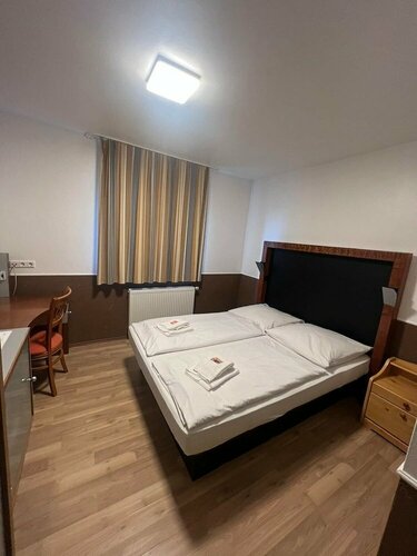 Hotel Castellana, Buchen Sie Hotel Lessien 
