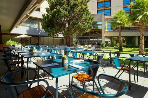 Lisbon Marriott Hotel, Забронировать Отель Сан-Домингуш-де-Бенфика Лиссабон, рядом с Станция метро Jardim Zoológico