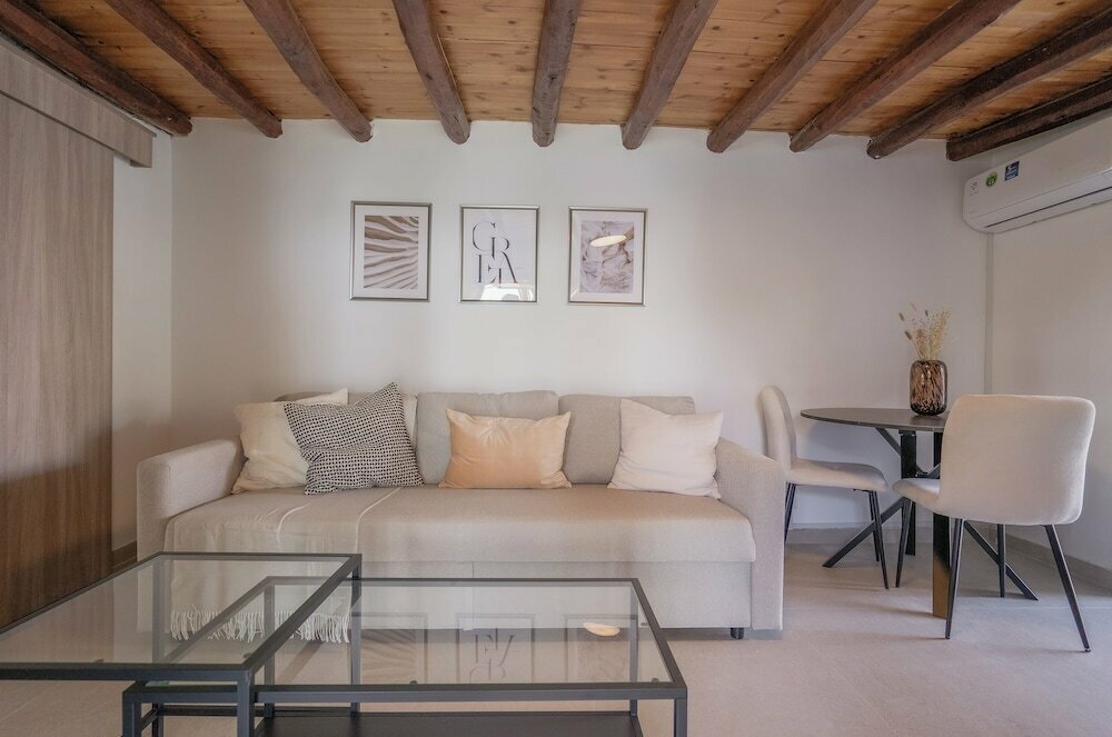 Phaedrus Living Peristerona Traditional House