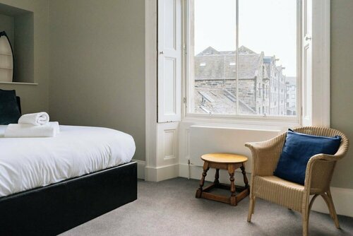 Contemporary & Central 1BD Flat - Leith!, Забронировать Отель Отели Лейт 4 звезды, 4*