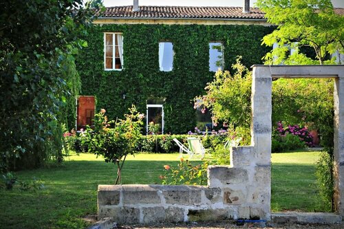 Petit Garros, Prenota Bed & breakfast Hotel a Entre-Deux-Mers con parcheggio, Parcheggio