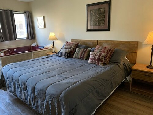 Laurel Inn 103 - One Bedroom Cabin, Забронировать Отель Гатлинберг Great Smoky Mountains National Park, рядом с Mysterious Mansion