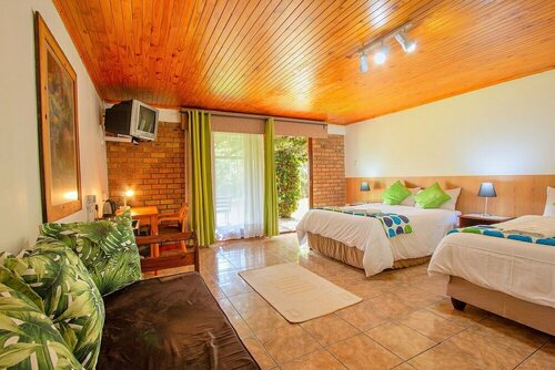 Airport Bird & Game Lodge, Buchen Sie Pension Bredell East Rand