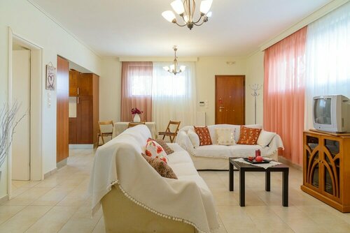 Comfy Vacation Flat Near the Beach, Rezerwuj Apartament Markopoulo Mesogaias 