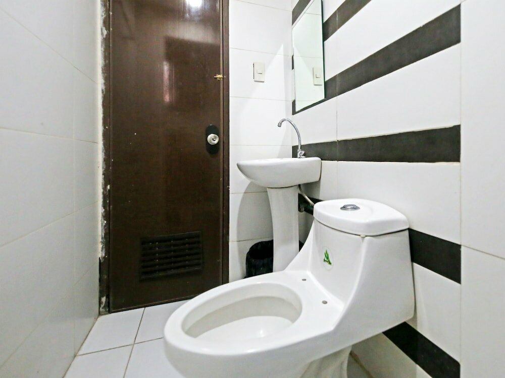 Cosmo Hotel by Oyo