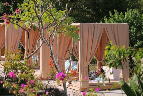Kardia Resort Gili Trawangan A Pramana Experience, Забронировать Курортный отель Гили Траванган острова Гили