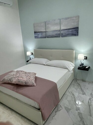 InTarsia Rooms, Забронировать Отель «постель и завтрак» Неаполь Кампания, рядом с Площадь Пьяцца-Беллини