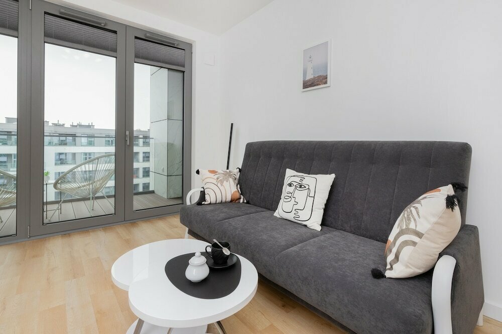 Obrońców Wybrzeża Gdynia by Renters