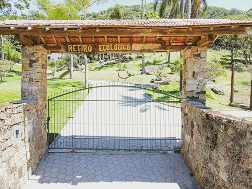 Casa de Campo Alto Padrão - Hospedar com Propósito, Забронировать Отель Отели Флорианополиса с парковкой, Парковка