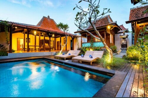 B52 Hotel and Villa