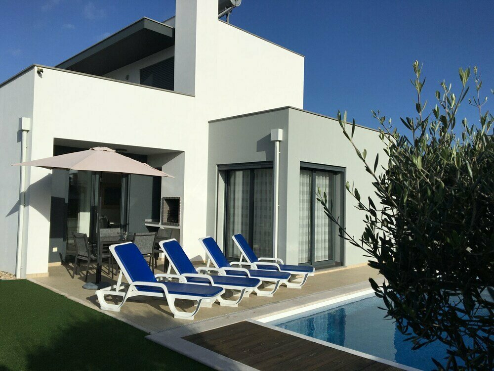 Lavish Villa in Foz do Arelho With Private Pool