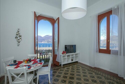 Residenza Oleandro Lake View Luino Center, Забронировать Апартаменты/квартира Отели Provincia di Varese с парковкой, Парковка