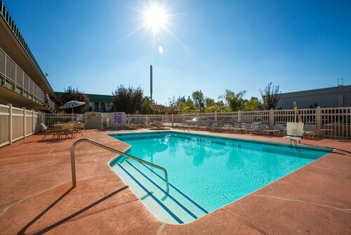 University Inn Fresno, Забронировать Мини-отель Фресно штат Калифорния