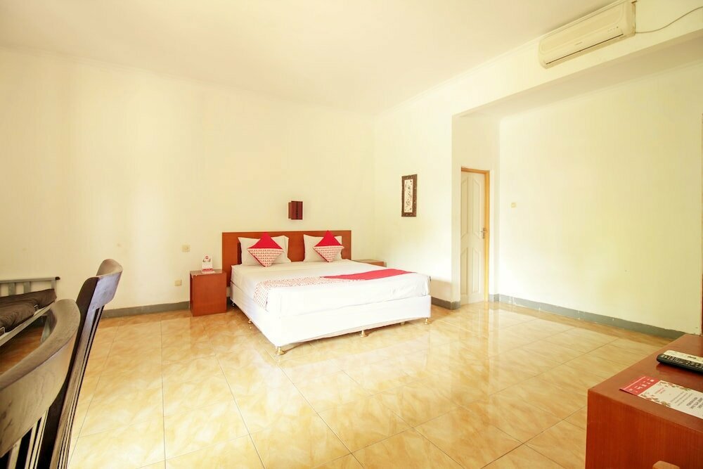 RedDoorz Plus At Hotel Sofia Pangandaran