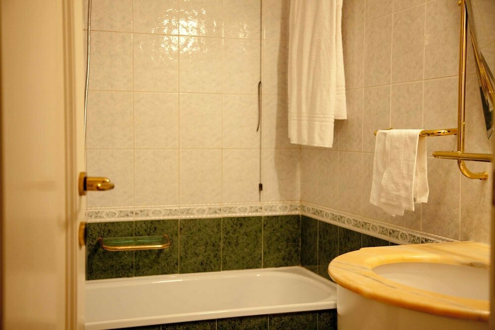 N J Hotel