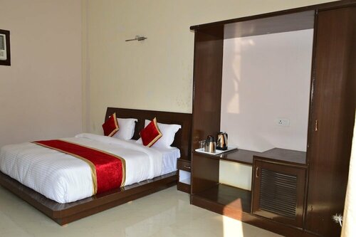 Maya - The Forest Resort, Забронировать Курортный отель Бизнес-отели Рамнагара, 4* 5*