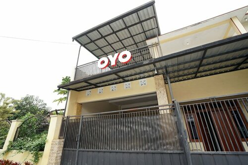 Oyo 302 Karolin Homestay, Prenota Hotel Malang 