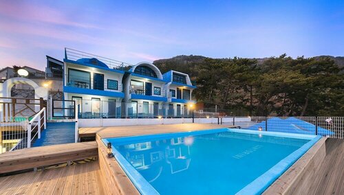 SANTORINI N Pension, Забронировать Отель Отели Намхэ с парковкой, Парковка
