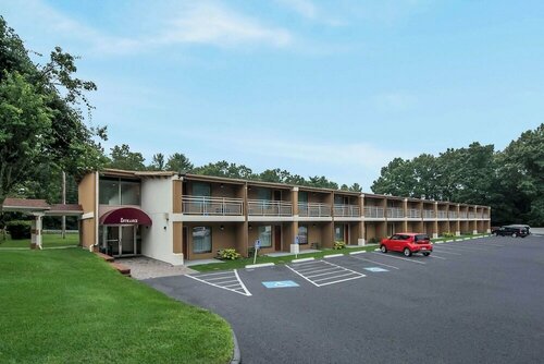 Econo Lodge Inn & Suites Westfield, Book Hotel Westfield Massachusetts