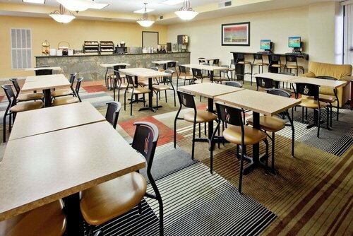 La Quinta Inn & Suites Memphis Airport Graceland, Varaa Hotelli Hotellit Tennessee aamiaisella, Aamiainen