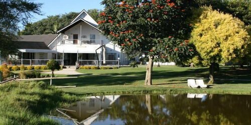 Dusk to Dawn Guesthouse, Забронировать Отель «постель и завтрак» Пит-Ретиф Мпумаланга