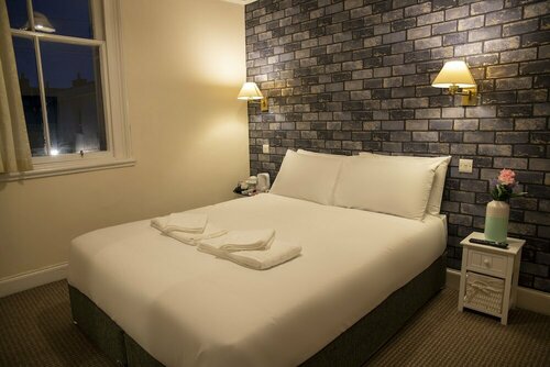 Castle Douglas, Book Hotel  