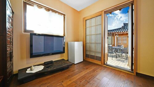 Gyeongju Hanokstay Hangbokhanzip, Забронировать Гостевой дом Отели Кёнджу с парковкой, рядом с Гробница короля Мичху, Парковка