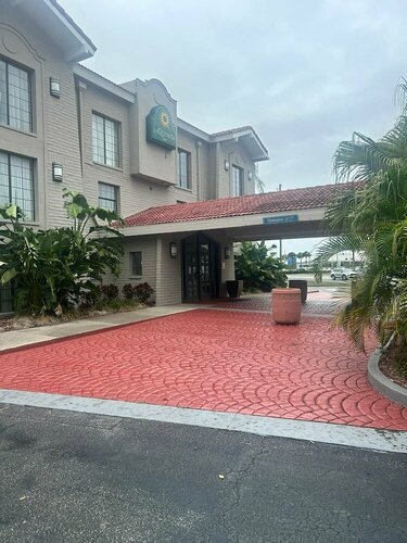 La Quinta by Wyndham St Petersburg-Clearwater, Забронировать Отель Отели штата Флориды 3 звезды, 3*