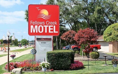 Fellows Creek Lodge, Book Mini-hotel Hoteller i Michigan med parkering, Parkering
