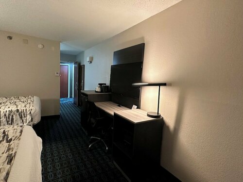 Red Lion Inn & Suites Dayton Airport, Prenota Hotel Hotel a Ohio con parcheggio, Parcheggio