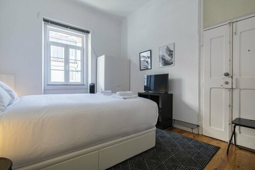 Sunny & Quiet Lisbon Apartment, Забронировать Апартаменты/квартира Эштрела 