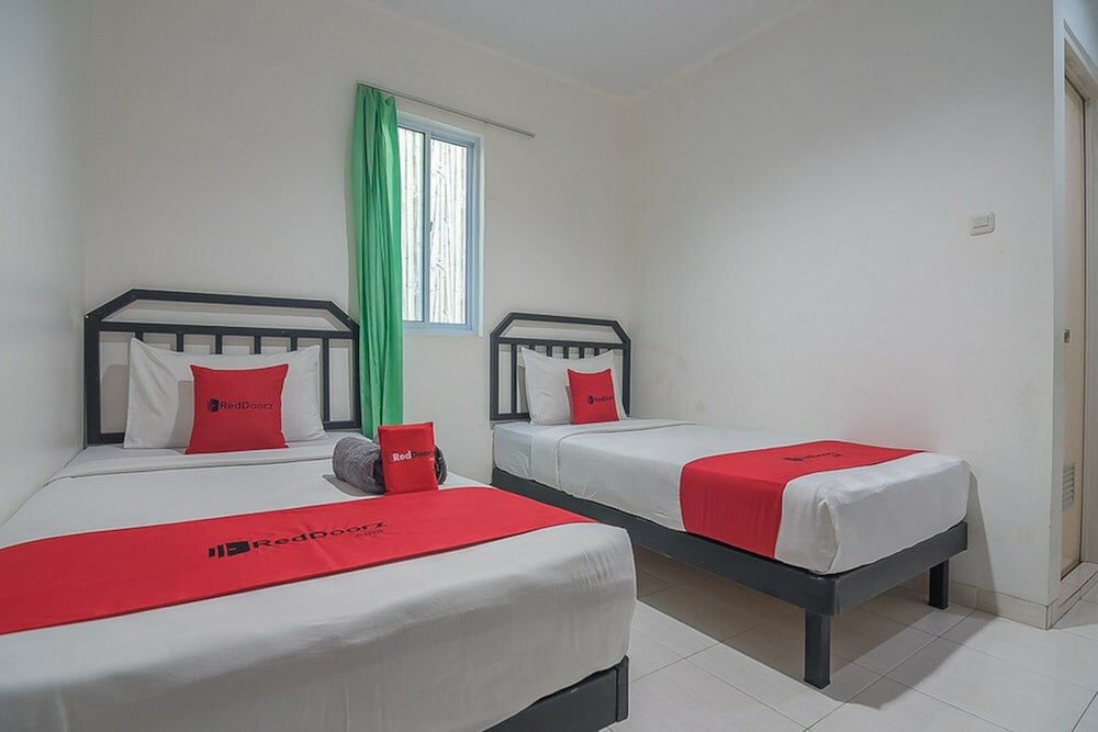 RedDoorz Near Nagoya Citywalk Batam 4