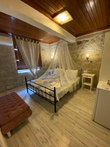 Imerek Tas Ev Hotel, Забронировать Отель Чешме Измир, рядом с Пазарьери