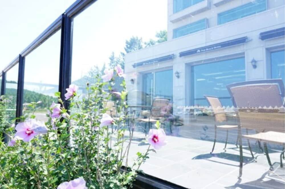 Pinebeach Hotel