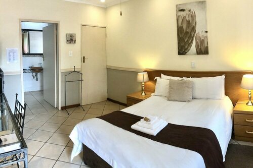 Clubview Guest House, Забронировать Гостевой дом Центурион Tshwane