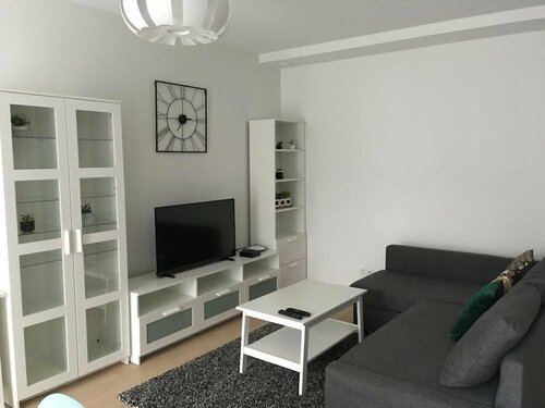 Trendy New & Large 3 Beds, 90m2 in City Center, Забронировать Апартаменты/квартира Отели Холлерих с парковкой, Парковка