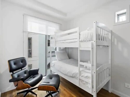 Central Modern Apt. w/ Working Space Zodiak Stays, Забронировать Апартаменты/квартира Отели региона Окленда с парковкой, Парковка